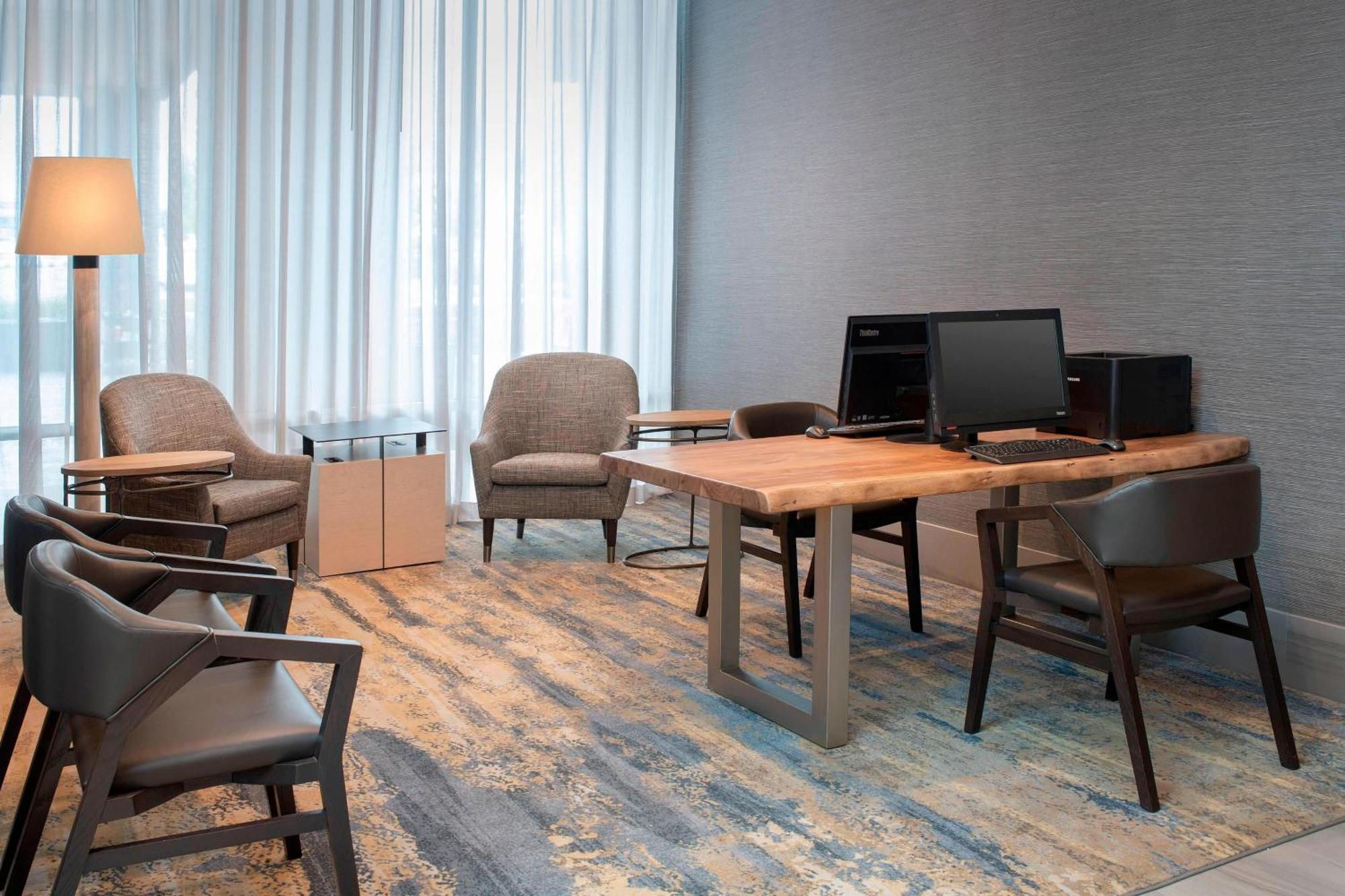 Hotel Delta By Marriott Seattle Everett
