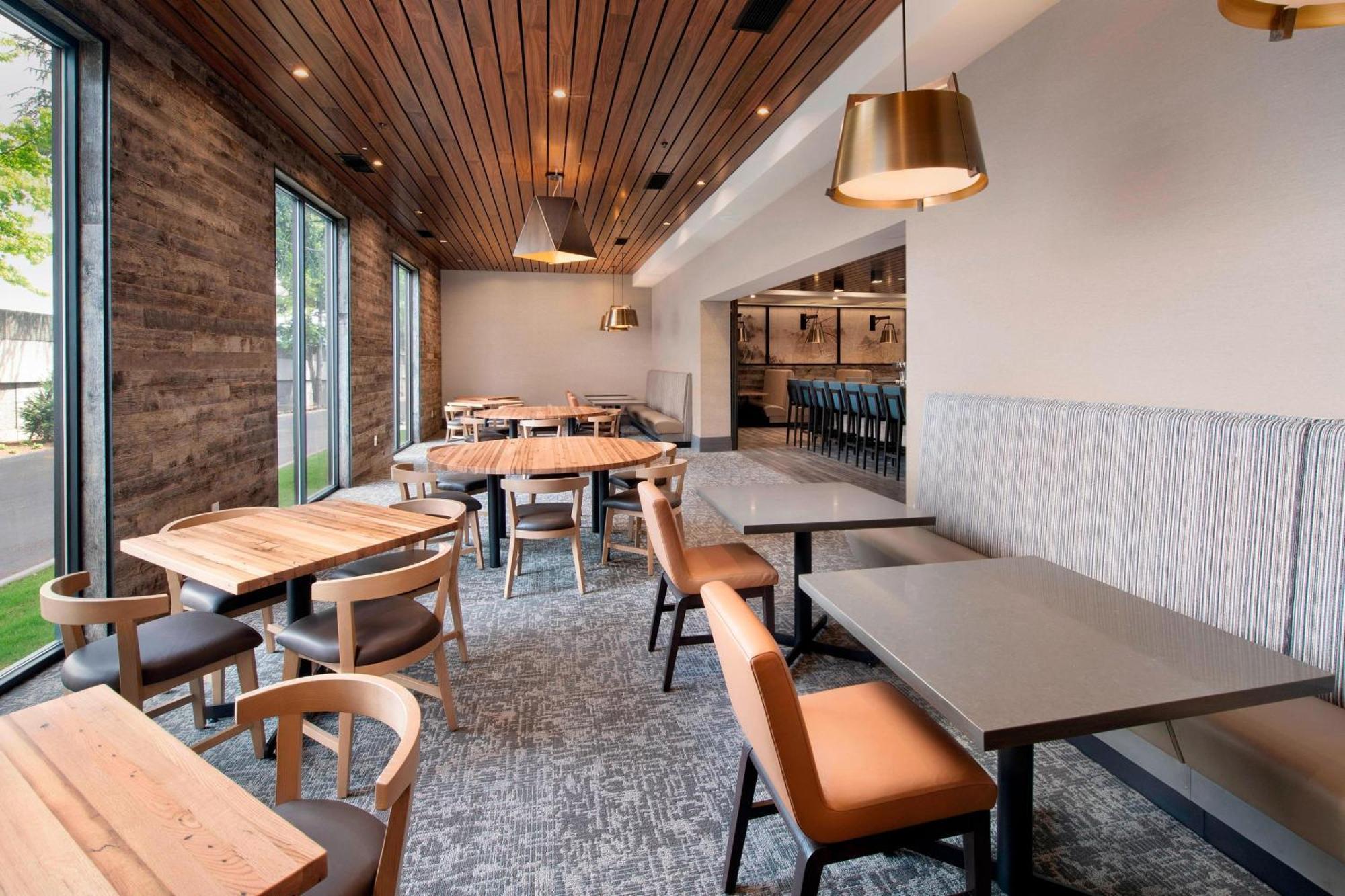 Hotel Delta By Marriott Seattle 3*